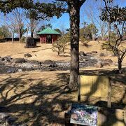 万葉集の歌と草花を一緒に鑑賞できる公園