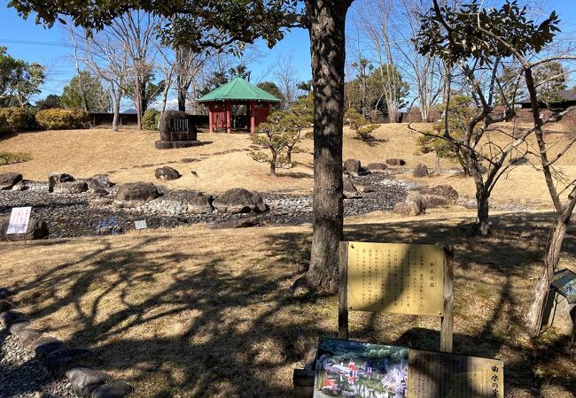 万葉集の歌と草花を一緒に鑑賞できる公園