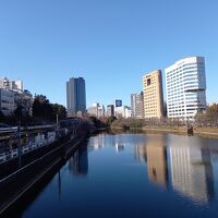 ホテルを出て直ぐの橋