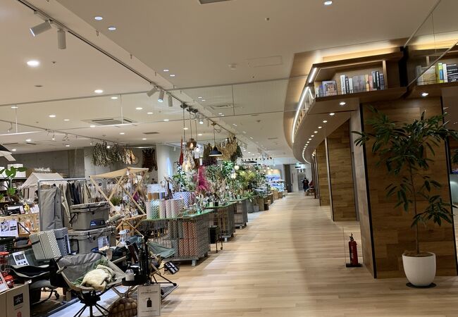 広いTSUTAYA