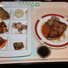 夕食バイキング、料理の一例