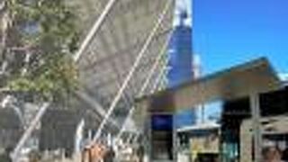 新宿バスタより小ぶりですが、全国各地にリーズナブルに高速バス旅できます。