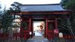 墨田川から東参道・二天門通りの馬道通りを過ぎるとすぐに二天門に出ます。