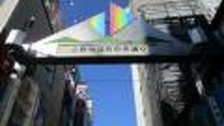 上野御徒町駅からの地上出入口があります