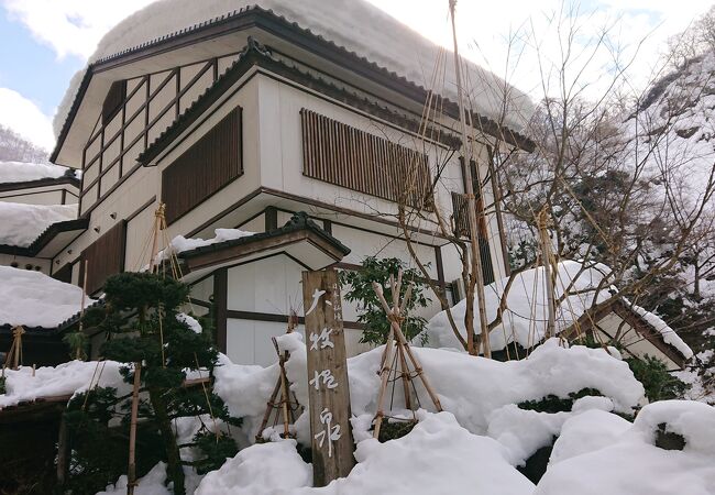 雪景色が似合う秘境の温泉宿