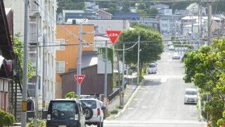 ペリー会見所跡が坂下にあります。