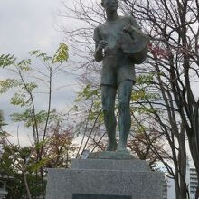 新聞少年の像です