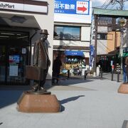 柴又駅前の銅像