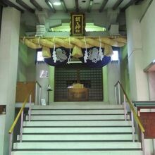 商店街に溶け込んでいます