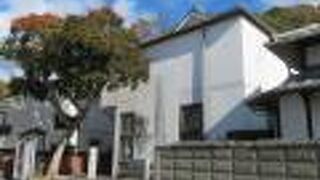 本町通りの中ほどにあります