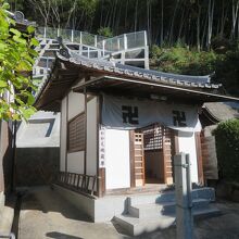 町の守り神です