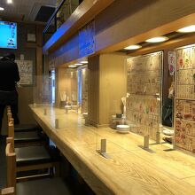 カウンター席、テーブル席もあったかな…