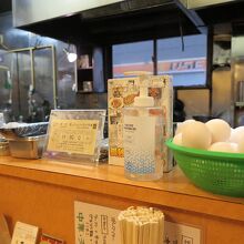 私はカウンター席です