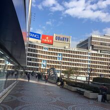 歩行者デッキ「カリヨン橋」