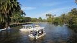 広大な敷地の公園。バラ園、プラネタリウム、日本庭園、競馬場にゴルフ場まであります