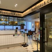 静かなカフェ　ブルディガラカフェ大丸東京店