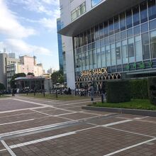 点々と続く路面店