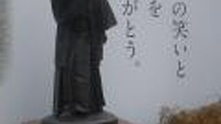 志村けんの銅像