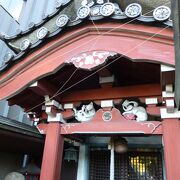 猫神様を祀るユニークな稲荷神社