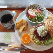 アボカドバーガー1200円（飲み物付）