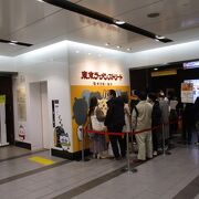 ランチタイムは長蛇の列です。