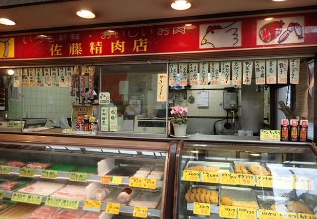 佐竹商店街の中、総菜もいろいろある