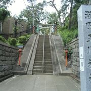 国分寺崖線の丘の上に鎮座、眺望の良い神社