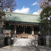 蔵前駅と隅田川の間ぐらいにある神社