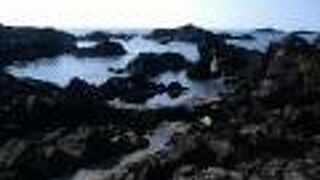 平内の海岸にある海中から湧き出た温泉