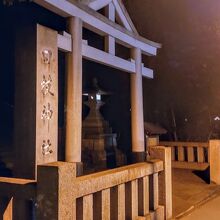 夜の神社入り口