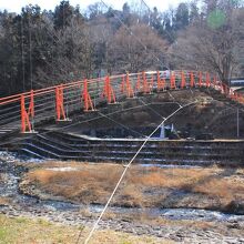 こんな吊橋見たことない