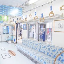 車内は淡い水色基調の「かい」。