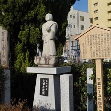 ここまで小さい像も逆にめずらしいかも。