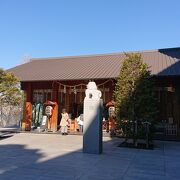 神楽坂のデザイナーズ神社