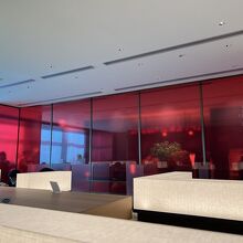 ラウンジの中で