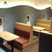 DEAN＆DELUCA近くの子供連れスペース