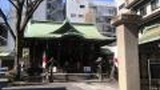 八丁堀の比較的大きな神社です。
