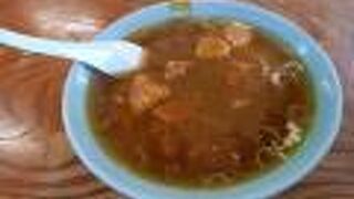 カレーラーメン、汁加減は緩すぎる感じ