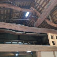 天井の梁などは、江戸時代から残るものもあるそう。