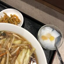 辛み味の搾菜と杏仁豆腐