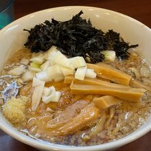 豚煮干しらーめん850円