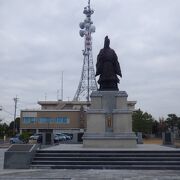 「鍋島直正公」の銅像が立っていました