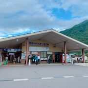 松本駅からのアルピコ交通上高地線(電車)と上高地行きのバスの乗り継ぎをする場所です。