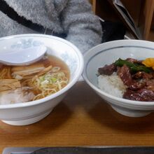 カルビ丼＋半ラーメン