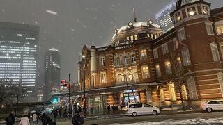 雪の東京駅