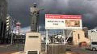 福沢諭吉像（大分県中津）：1万円札肖像