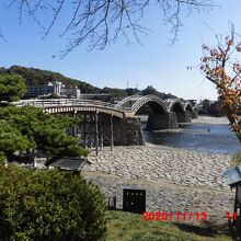 錦帯橋と錦川