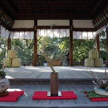 三種の生け花。