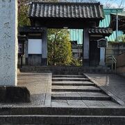 飯盛女のお墓がある珍しいお寺です