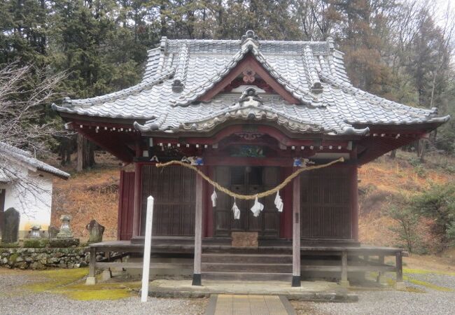 唐沢山の登山口にあります